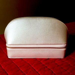 Travel organization for jewelry and makeup